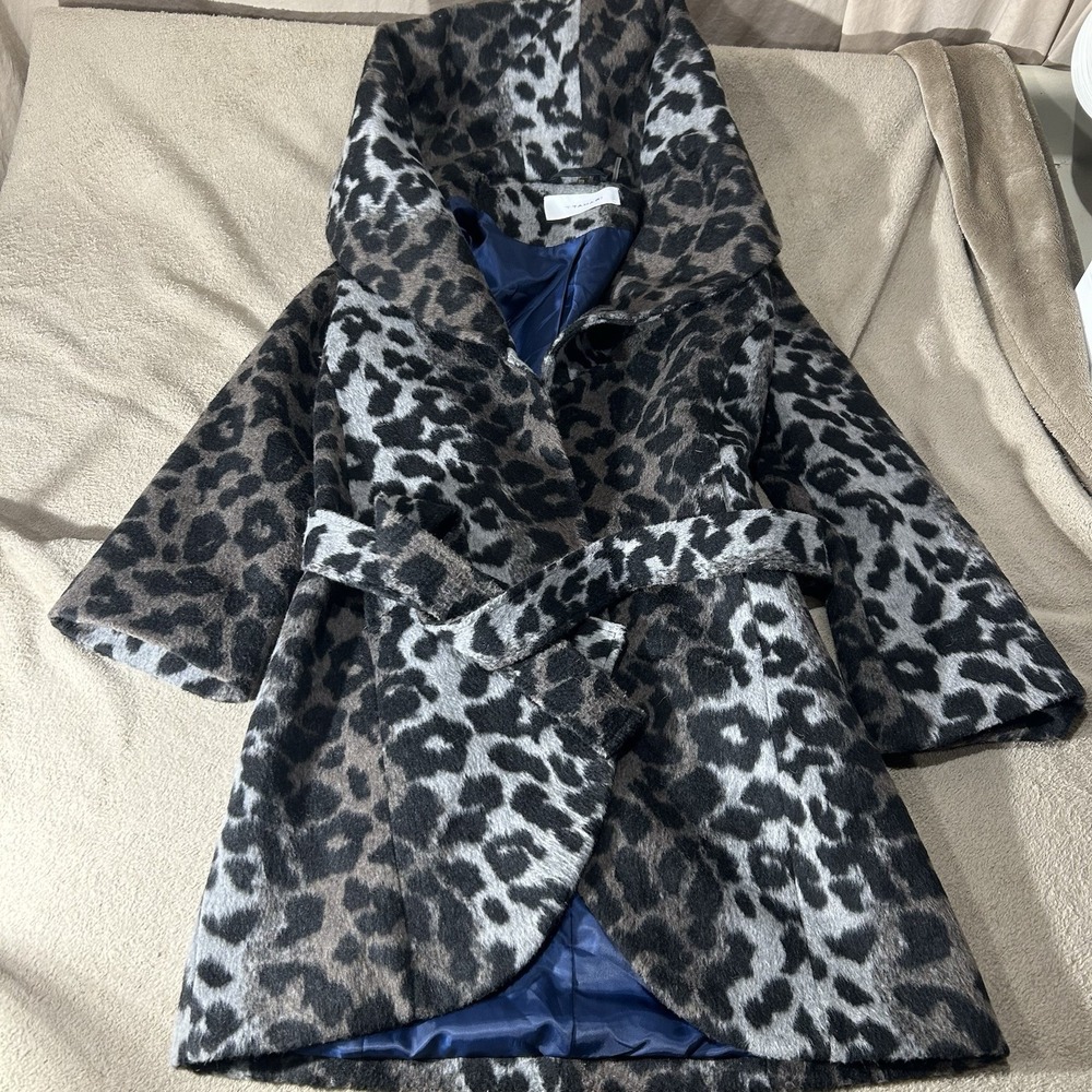 T Tahari Leopard Print Wool Wrap Coat Shawl collar Womens Small Belted Jacket